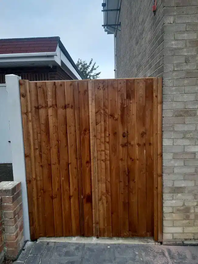 pair-6x2-closeboard-gates.
